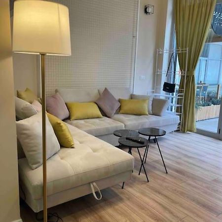 Lovely Apartment In Pogradec City With A Lake View Ngoại thất bức ảnh