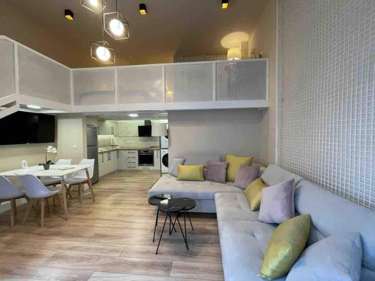 Lovely Apartment In Pogradec City With A Lake View Ngoại thất bức ảnh