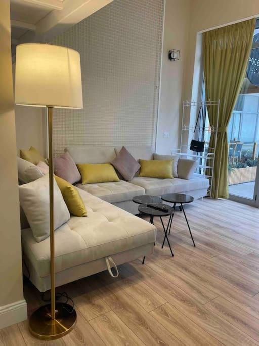 Lovely Apartment In Pogradec City With A Lake View Ngoại thất bức ảnh