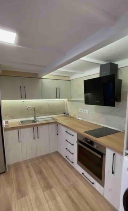 Lovely Apartment In Pogradec City With A Lake View Ngoại thất bức ảnh