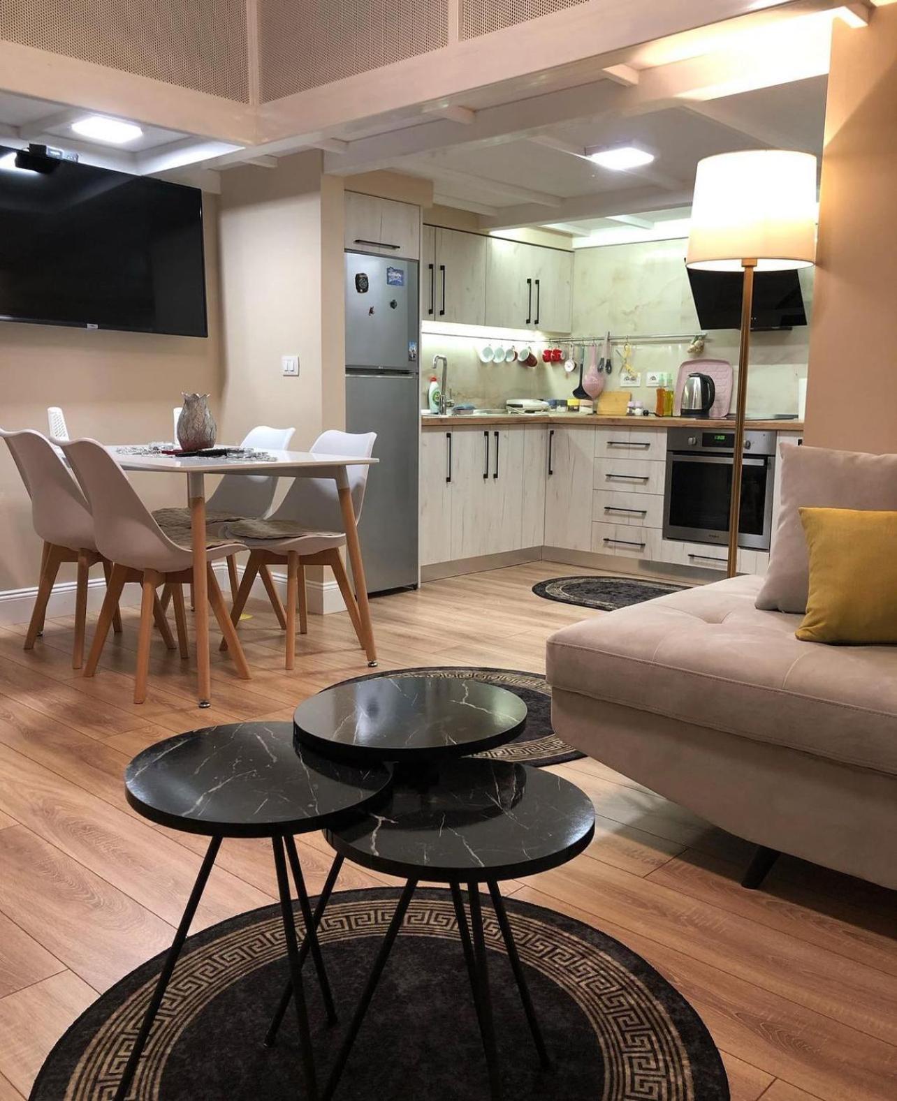 Lovely Apartment In Pogradec City With A Lake View Ngoại thất bức ảnh