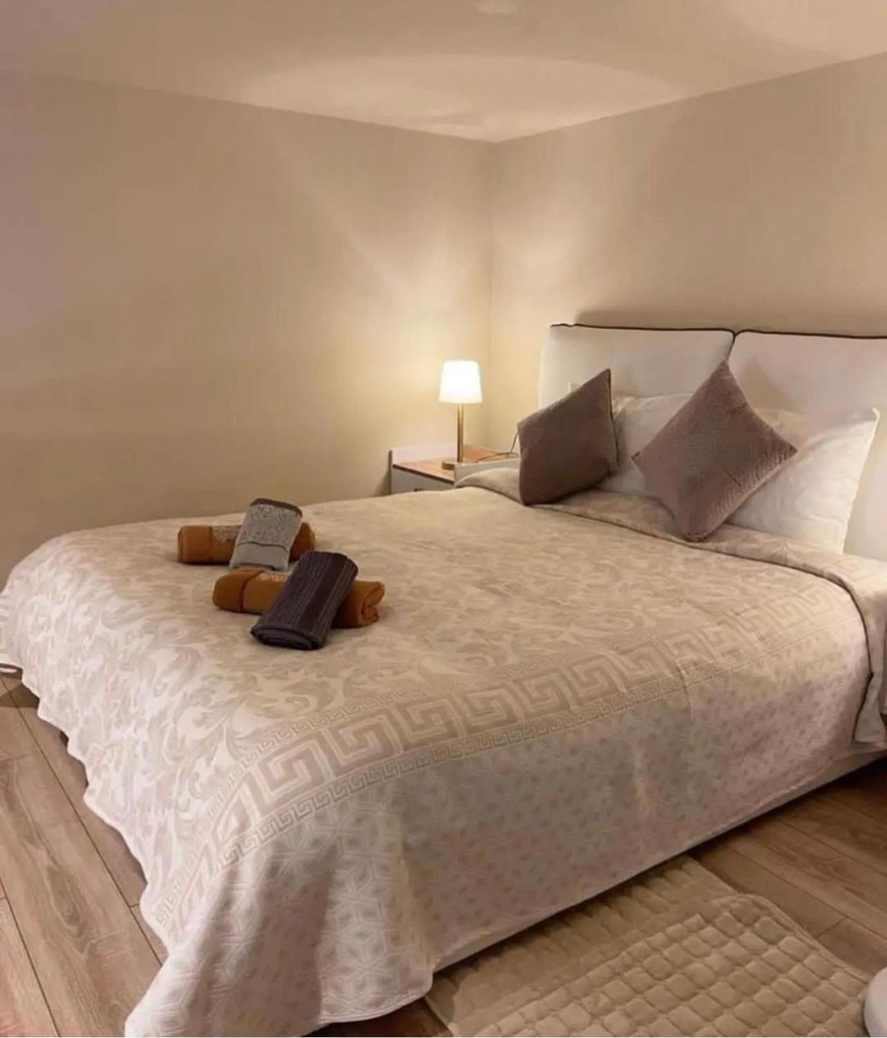 Lovely Apartment In Pogradec City With A Lake View Ngoại thất bức ảnh